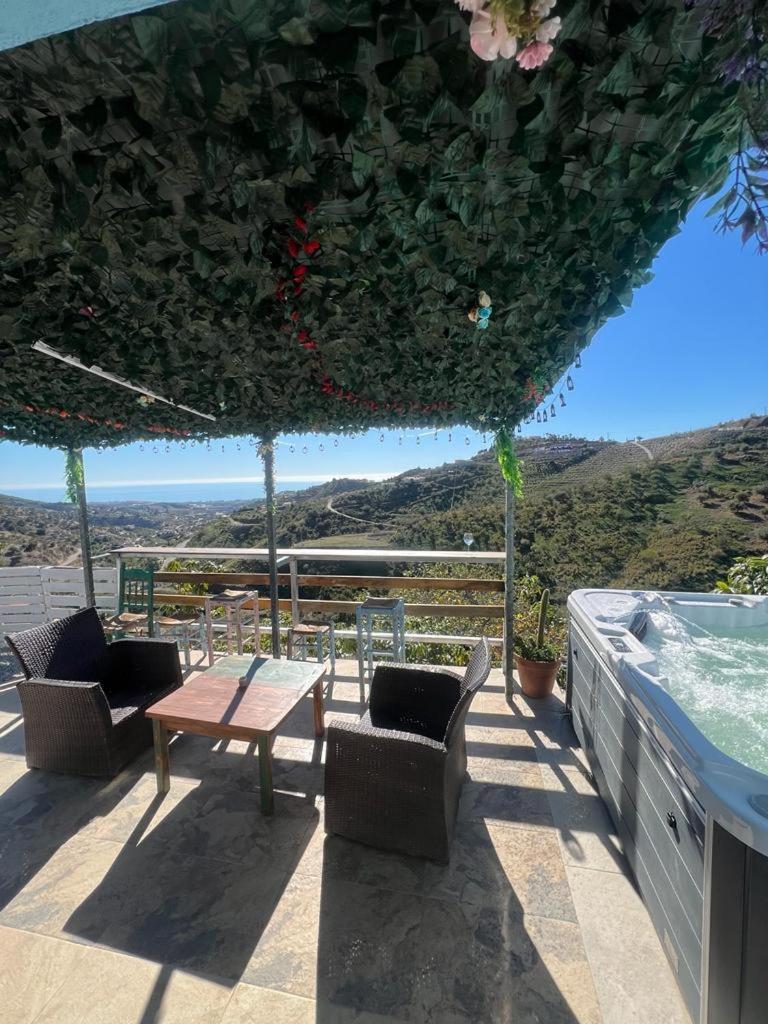 Casa Rural Malaga Monkey Love Con Jacuzzi Iznate Exterior photo